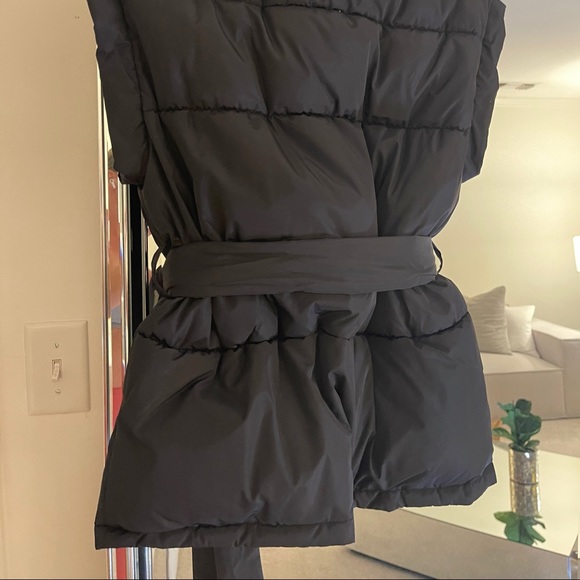 Brand NEW Black Sleeveless Puffer Coat!!! - Picture 6 of 6